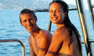 «Голые» фото с бывшей женой на нудистском пляже Одессы опубликовал скандальный актер Панин