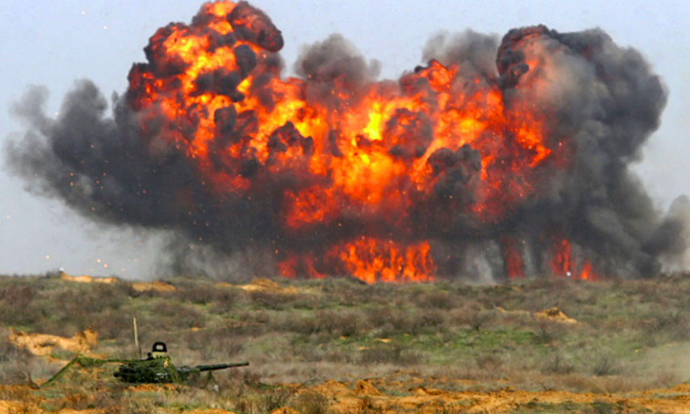 Взрыв ракеты вызвал крупный пожар на военном полигоне под Астраханью 