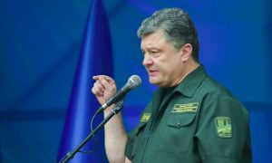 Порошенко разрешил брать иностранцев в украинскую армию с испытательным сроком