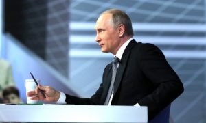 Путин законом приравнял социологов к наблюдателям за выборами