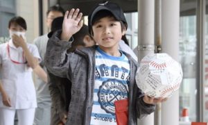 Брошенный родителями за плохое поведение в лесу японский мальчик простил своего отца
