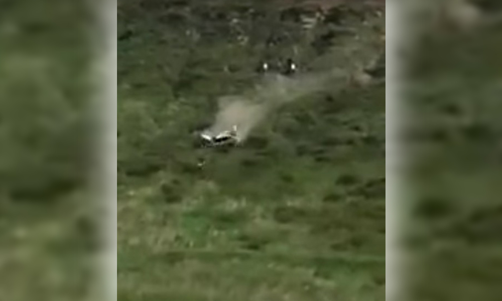 Видео падения с холма автомобиля с двумя девушками в Татарстане опубликовано в Сети 
