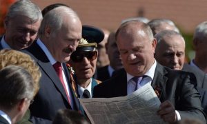 Лукашенко наградил Зюганова орденом за большой вклад в дружбу между Белоруссией и Россией