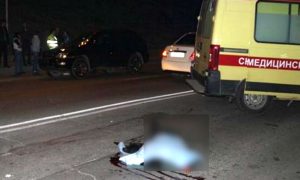 Девушка погибла под колесами двух автомобилей на переходе в Волгограде