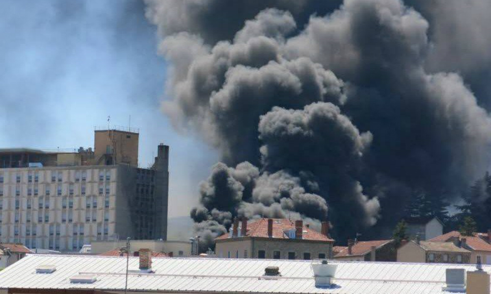 Видео мощного взрыва в больнице на юге Франции опубликовано в Сети 