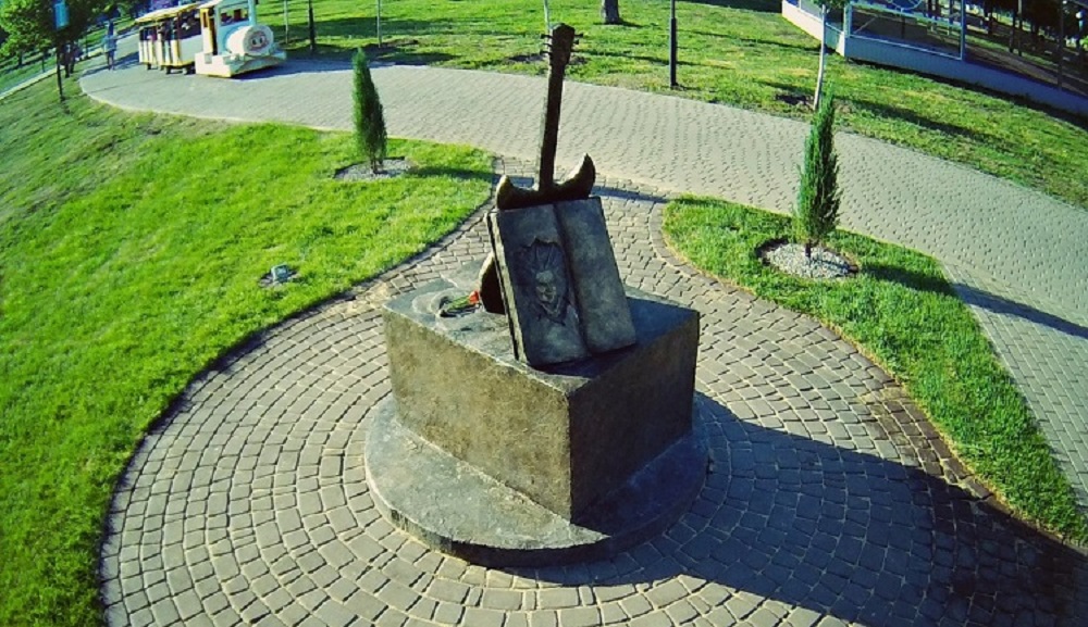 Памятник КиШу в воронеже