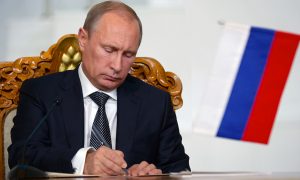 Путин запретил взыскивать долги с жителей новых регионов