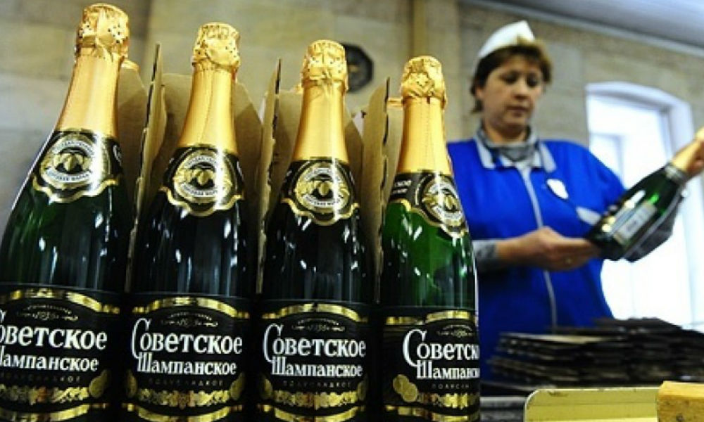 Шампанское стоимостью ниже 164 рублей попало под запрет в России 
