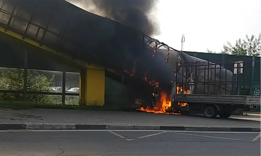 Опубликовано видео взорвавшейся после ДТП «Газели» в Москве 