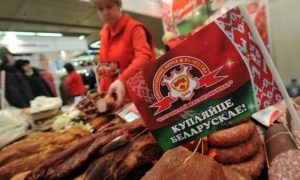 Белоруссия прекратила поставки кормов и мяса в Россию из-за обнаруженных ГМО-компонентов