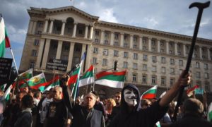 Болгары на митинге потребовали от своего правительства «незамедлительно» выйти из НАТО