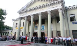 Доцента днепропетровского вуза уволили за поездку на научную конференцию в Крым