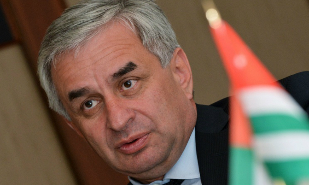 Президент Абхазии отказался выполнить требование оппозиции и перенести референдум на сентябрь 