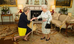 Любительница леопардовых туфель Тереза Мэй стала второй женщиной-премьером Великобритании