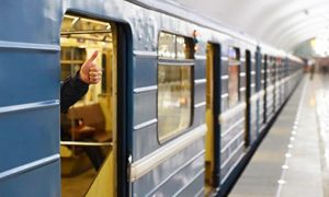 Вестибюли трех станций московского метро временно закроются