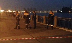 Два человека погибли в Санкт-Петербурге при падении черной «Тойоты» в Неву