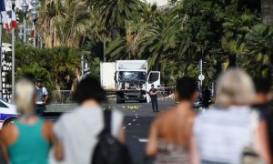 Десять детей погибли под колесами грузовика и от пуль террористов в Ницце