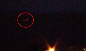 Изменяющий цвет во время выполнения трюков НЛО снял на камеру исследователь из США