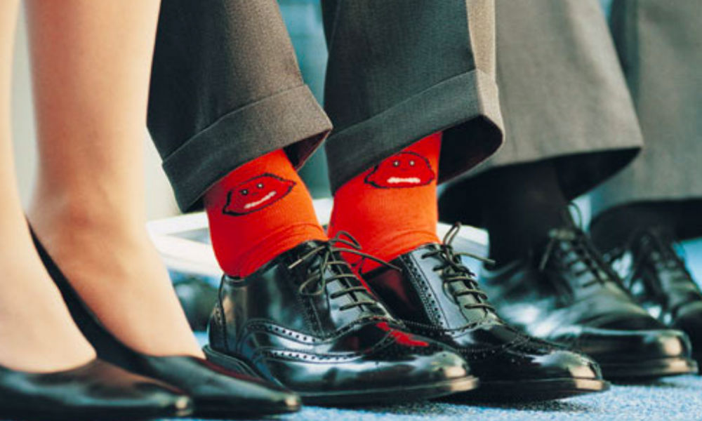 Правильный выбор носков и опрятность помогут много зарабатывать, - ученые 