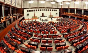 Парламент Турции эвакуируют после сообщения о нападении, - депутат