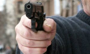 «Прострелил ногу»: на свадьбе в Астрахани участковый расстрелял обидчика матери