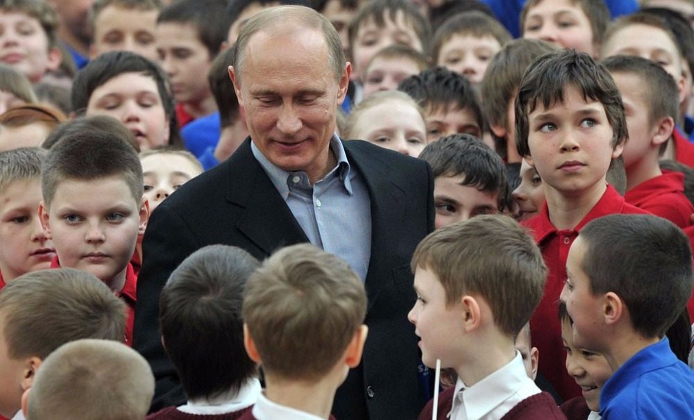 Путин поручил правительству, ФСБ и Росгвардии лицензировать и защитить места детского отдыха 