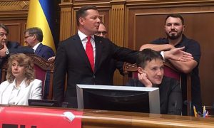 Савченко во время инцидента в Верховной раде села в кресло председателя парламента