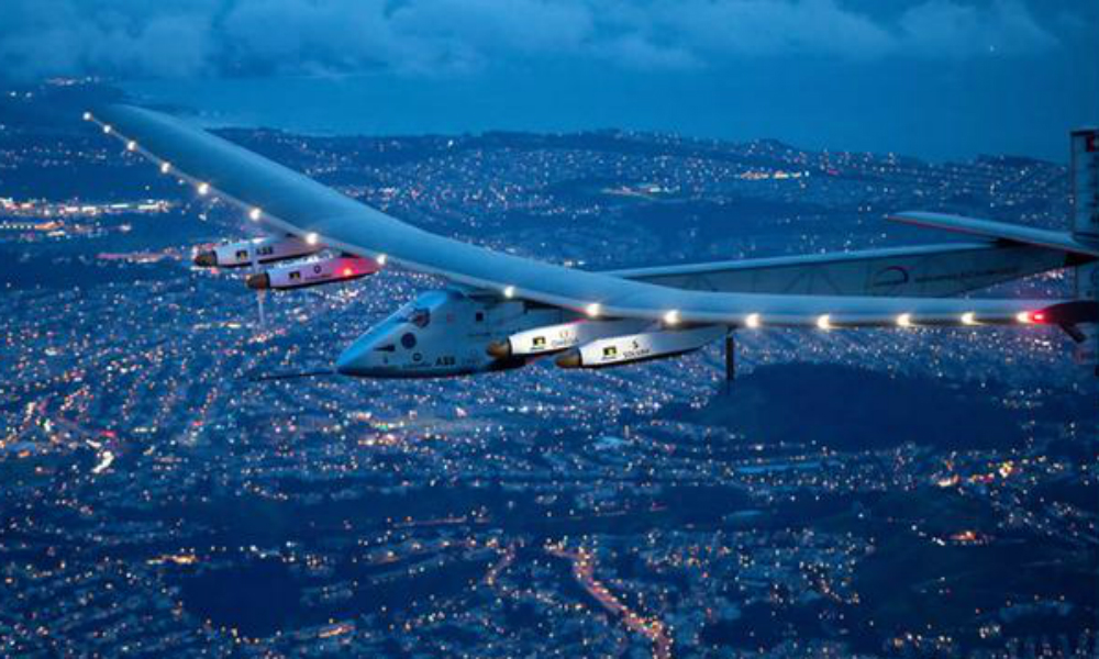 Самолет на солнечных батареях Solar Impulse 2 завершил кругосветное путешествие 