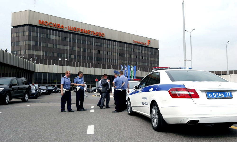 Дебошир избил представителя авиакомпании из-за задержки рейса в аэропорту Шереметьево 