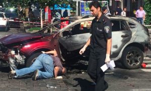 После взрыва автомобиля в Киеве известный журналист Павел Шеремет был еще жив, - очевидцы