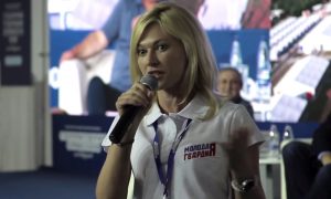 Скандальная депутат-единоросс Стенякина получила за хамство 600 «айфонов»