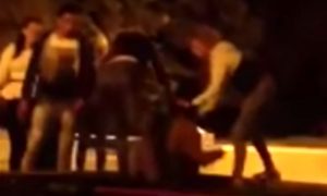 Опубликовано шокирующее видео избиения мужчины разъяренными воронежскими девушками