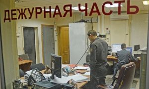 Работник сельского клуба во время застолья поссорился с четырьмя друзьями и расстрелял их в Якутии