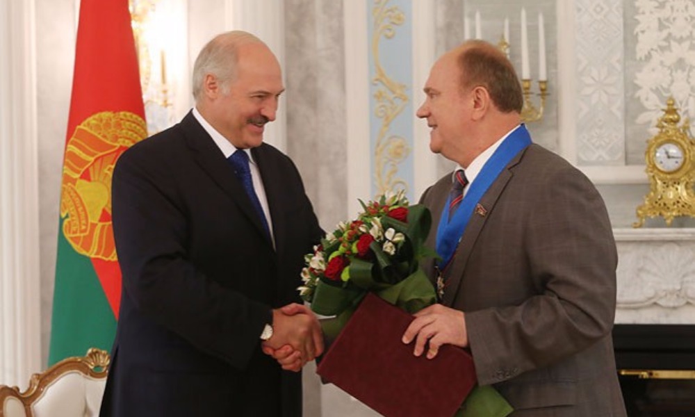Лукашенко наградил Зюганова высшим белорусским орденом для иностранцев 