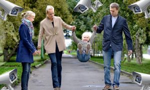Навальный обратился с заявлением о «неприемлемой и опасной» слежке за его женой и детьми