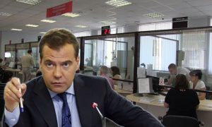 Медведев разрешил МФЦ всей страны выдавать россиянам паспорта и водительские права