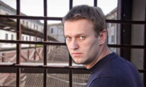 Подчиненные Чайки обжаловали отказ суда отправить оппозиционера Навального за решетку