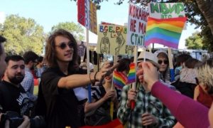 Парад одесских геев и лесбиянок завершился побоищем радикалов с полицейскими