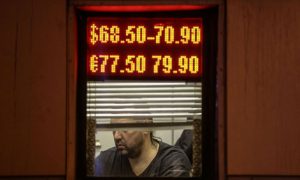 Эксперты назвали неизбежным падение российской валюты до 70 рублей за доллар