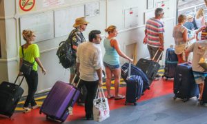 Туризм с подвохом: смогут ли россияне отдохнуть за границей в наступающем сезоне