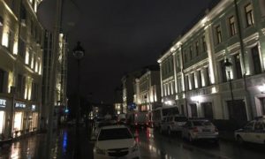 Неизвестный мужчина захватил в заложники четверых сотрудников банка в центре Москвы