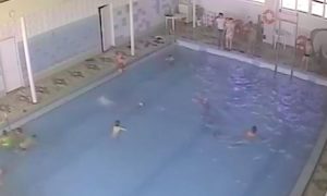Инцидент с пролежавшим на дне бассейна 5 минут мальчиком в Башкирии привел к уголовному делу