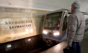 Сбой в московском метро произошел из-за девушки, которая прыгнула под поезд на станции «Бауманская»
