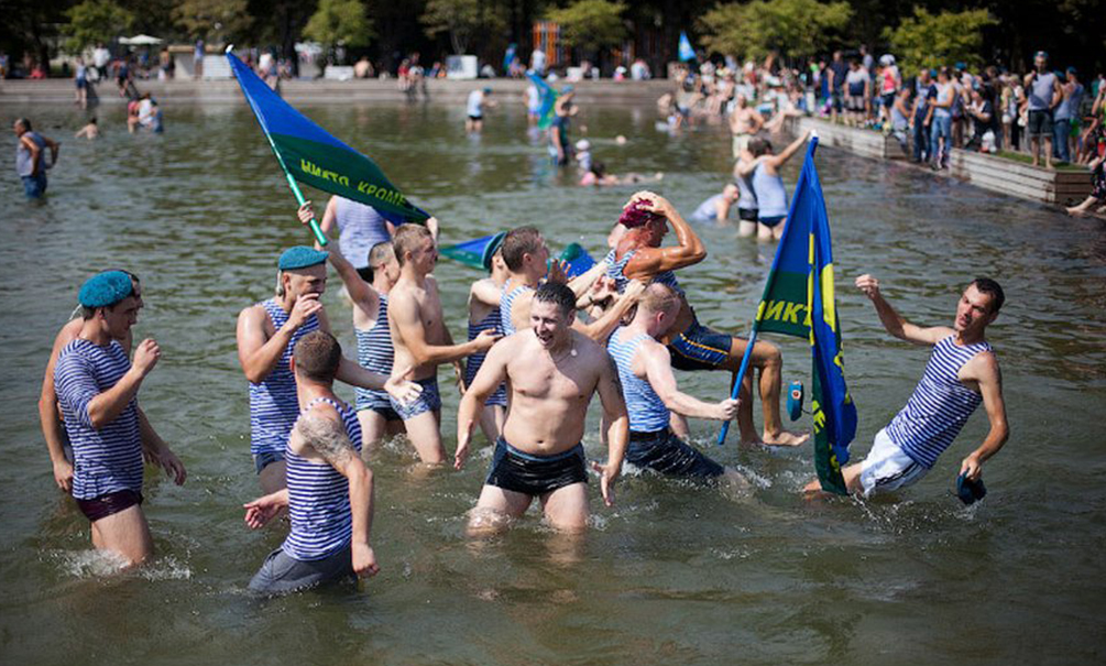 Десантник утонул во время празднования Дня ВДВ в Москве 