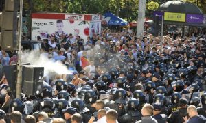 Опубликовано видео массовых столкновений граждан с полицией во время празднования в Кишиневе