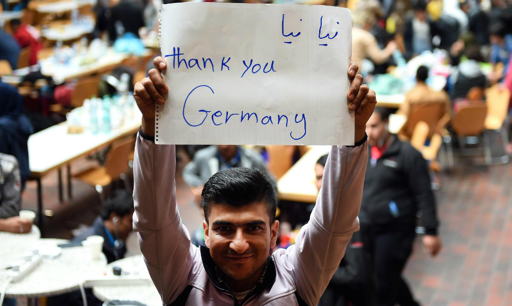 Германия заявила о намерении принять еще 300 тысяч мигрантов до конца года 