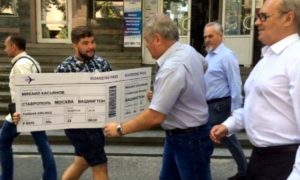 Касьянову «порвали рубашку» перед встречей со сторонниками ПАРНАСа в Ставрополе