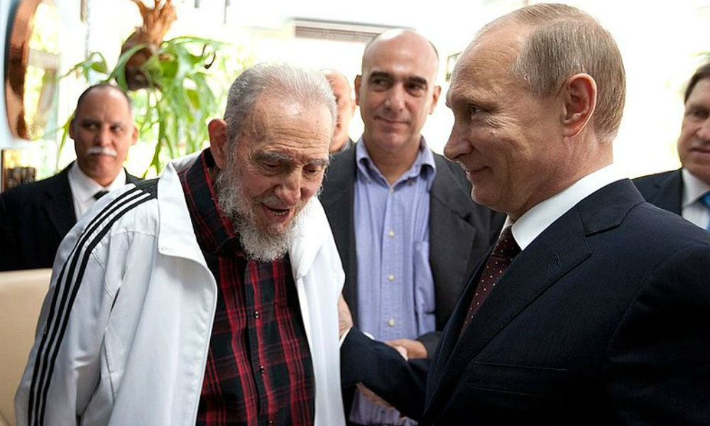 Владимир Путин поздравил Фиделя Кастро с 90-летием теплыми словами, а кубинцы - рекордной сигарой 