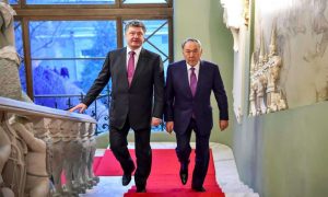 Порошенко готов принять особый статус Донбасса, но ему мешает Рада, - Назарбаев