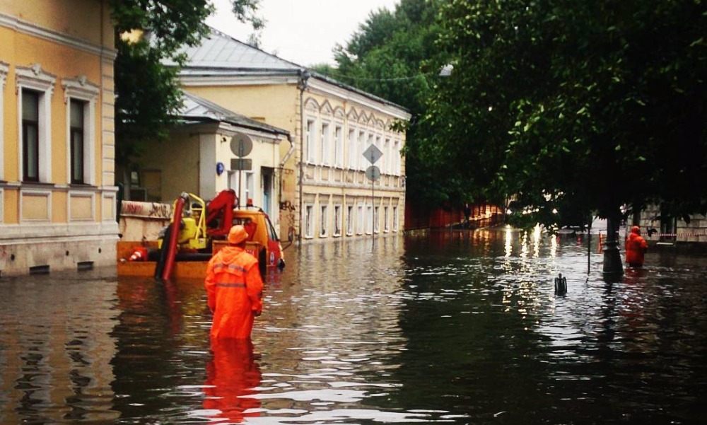 В центре России из-за наступающего атмосферного фронта объявили оранжевый уровень опасности погоды 